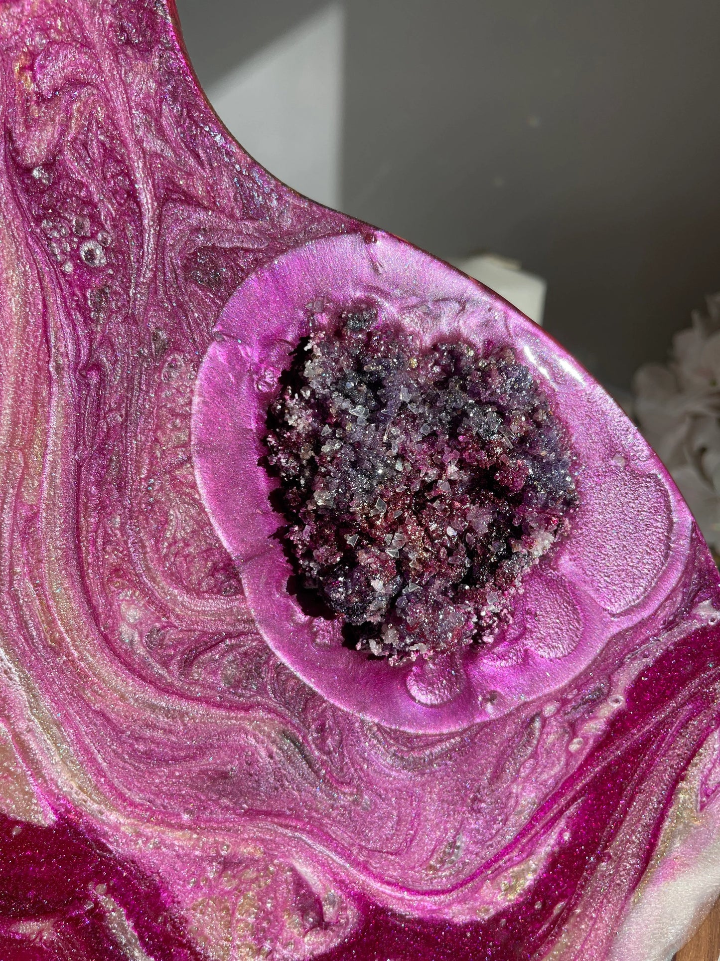 Round Purple and Pink Color Geode Marble Design Cheeseboard