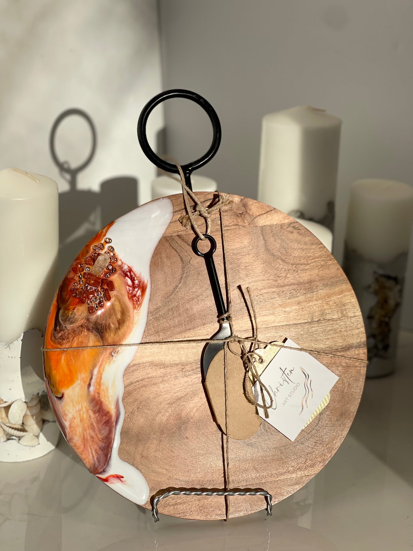 Round Black Handle Cheeseboard