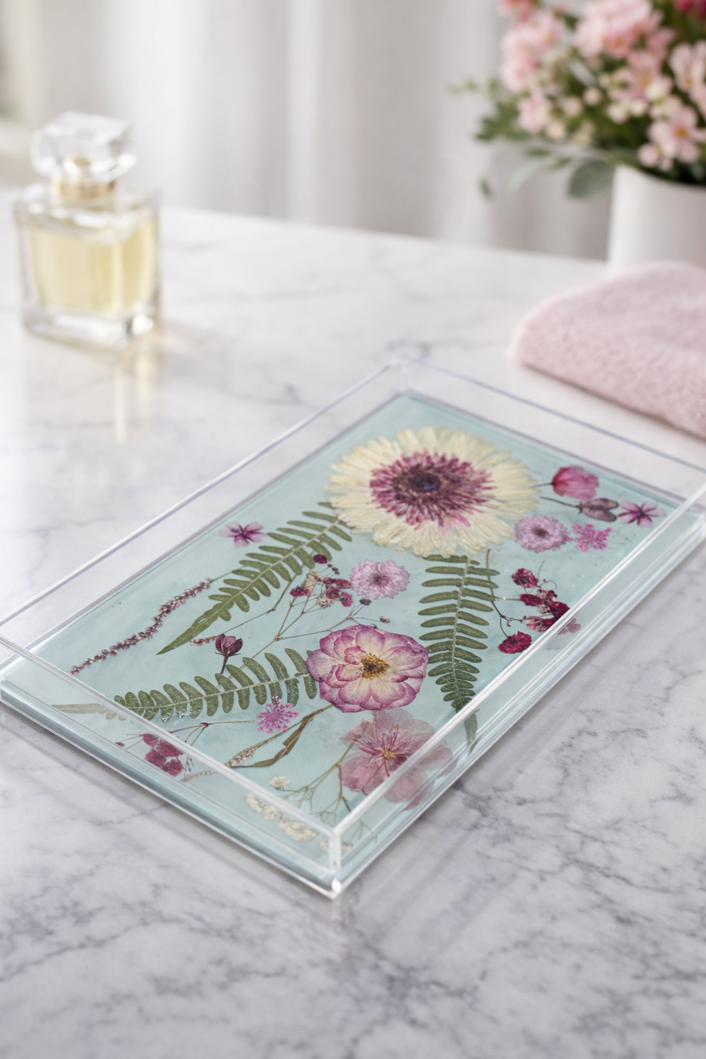 Real Flower Resin Vanity Tray – Acrylic Makeup Organizer with Pressed Flowers (9.65 x 5.9 in)
