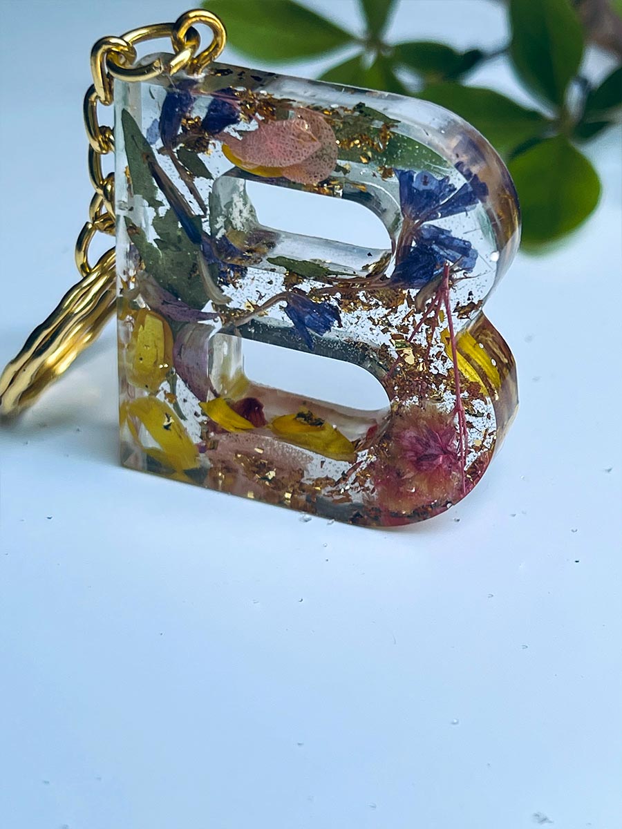 Mixed Color Flowers Gold Chain Cap Letters