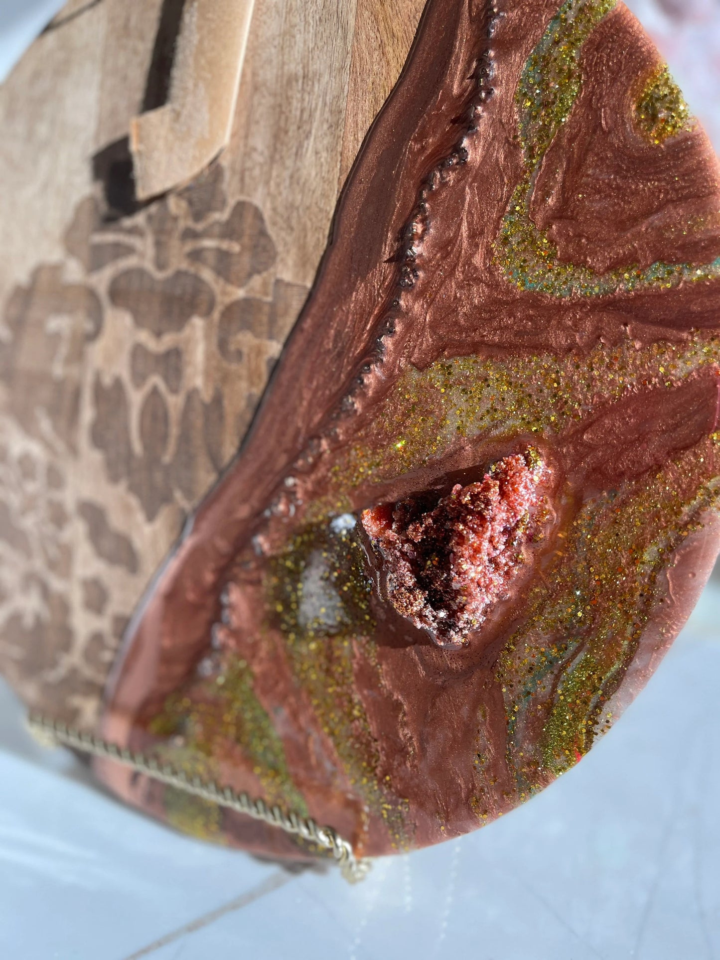 Round Copper Color Geode Design Cheeseboard with Knife