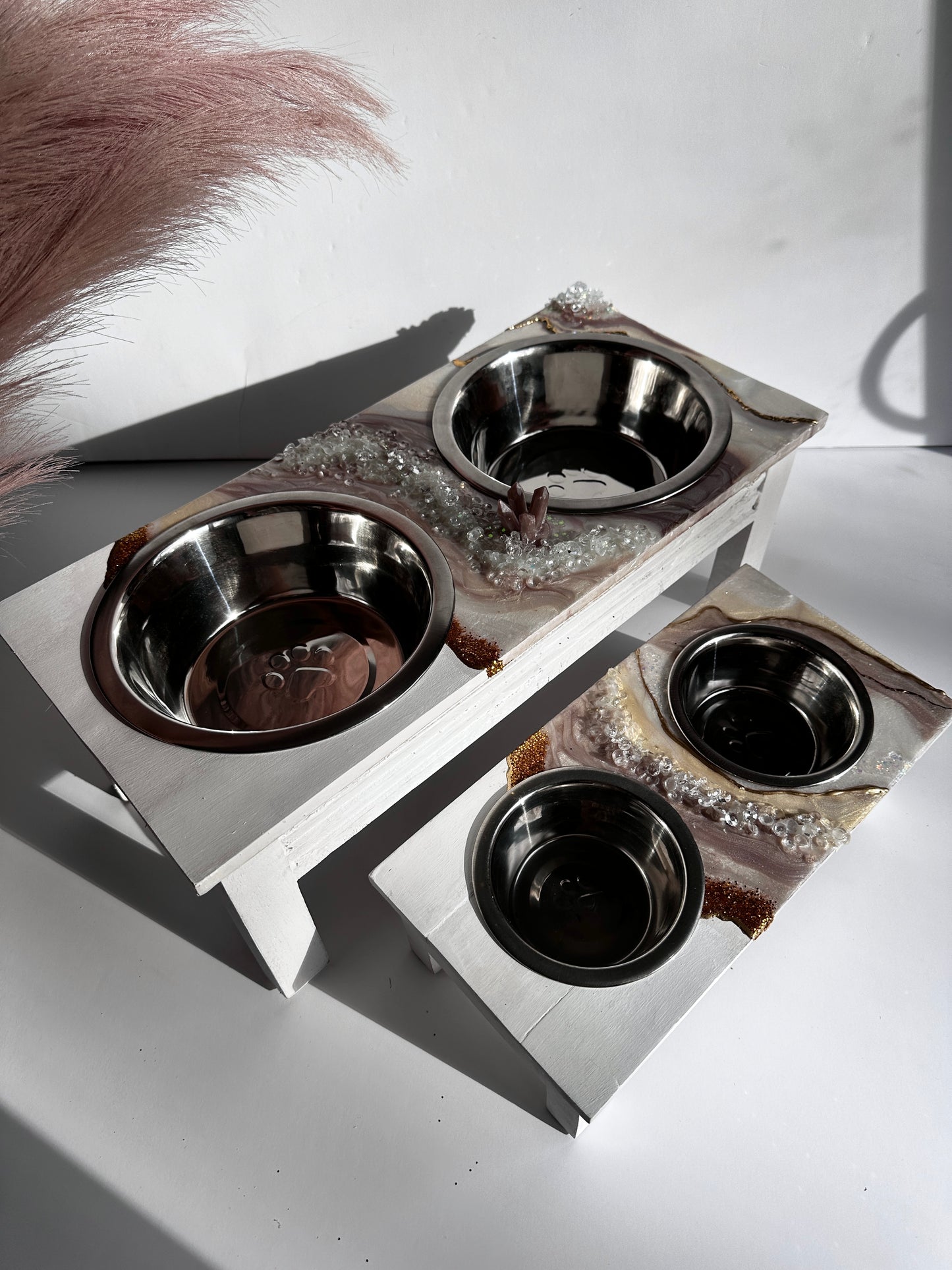 White Geode Design Pet Feeder