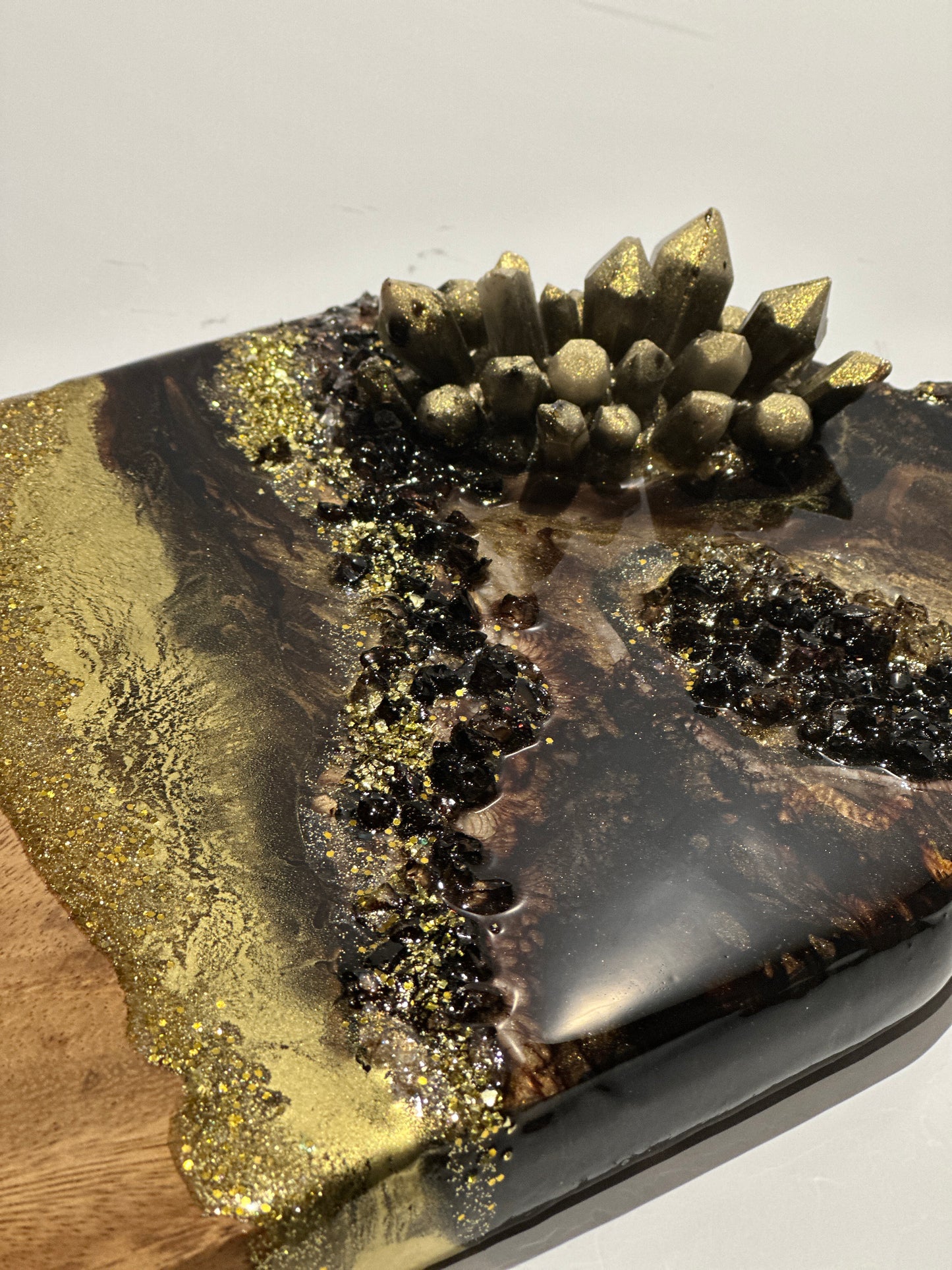 Black, bark brown Gold Geode Design Cheeseboard