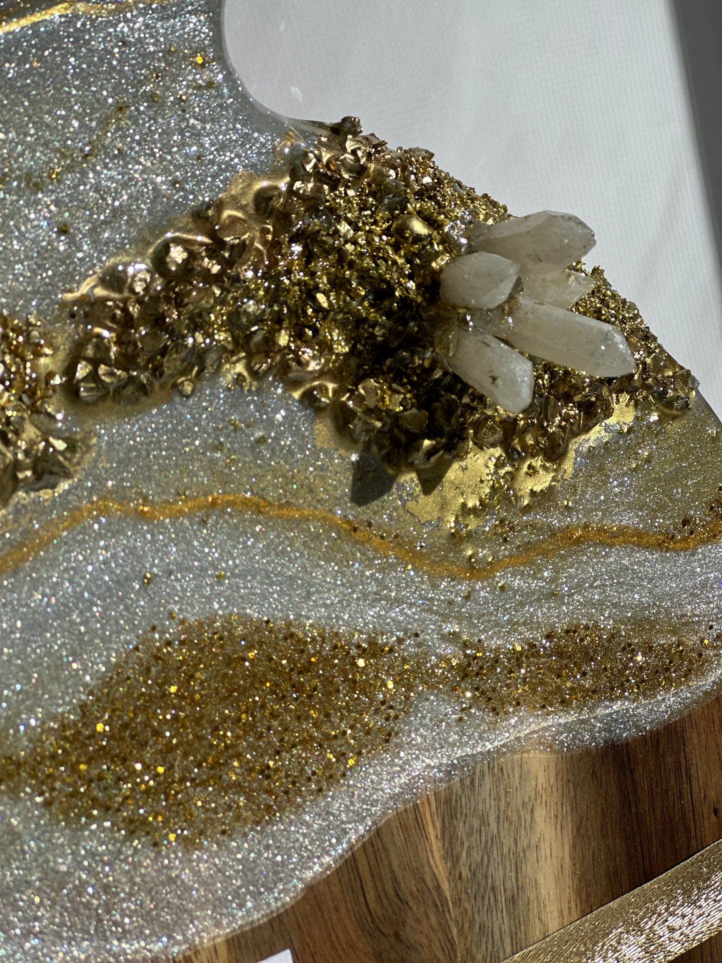 Pearl White & Gold Color Geode Marble Design Cheeseboard